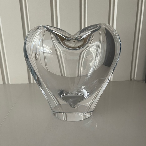 Simon Pearce Small Heart Vase - Picture 2 of 3